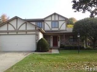 54334 Avondale Dr, New Baltimore, MI