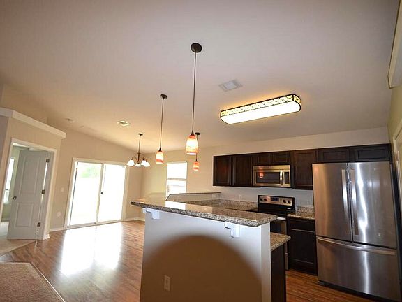 5th image of 8197 Sierra St