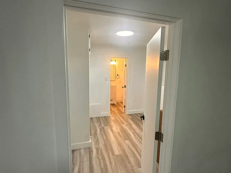 934 Simmons Ave #1/2 — Photo 4