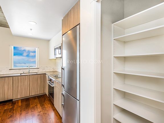 5th image of 45 Bartlett St Unit 704