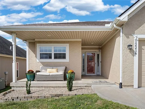 12216 N Pomona Ln, Kansas City, MO 64163