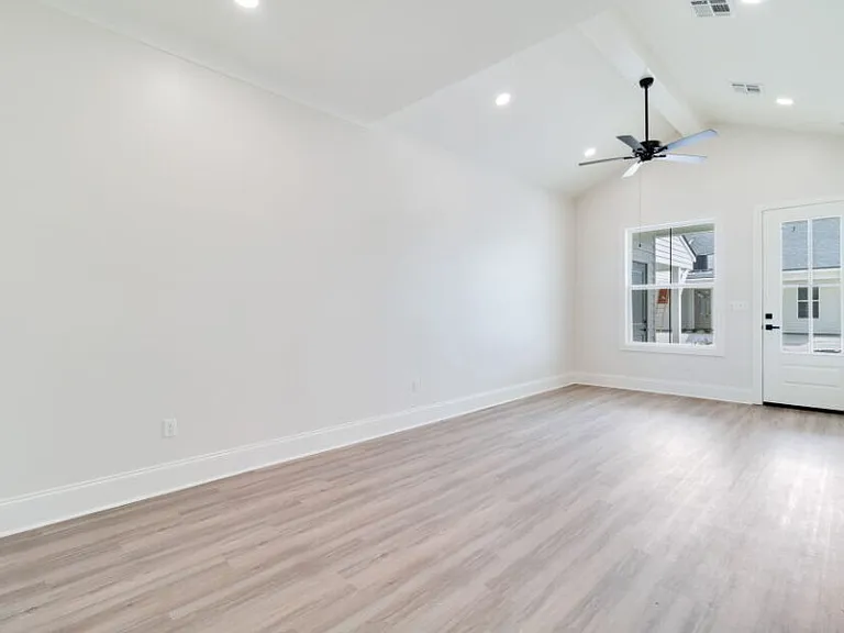 110 Pilsbury Ln — Photo 5