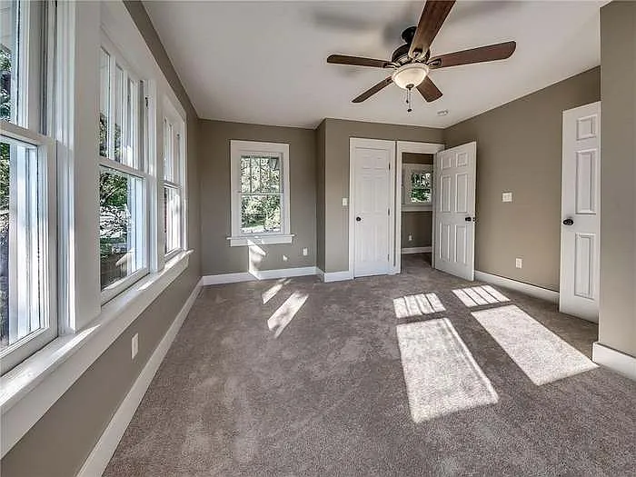 2213 N Shartel Ave — Photo 27