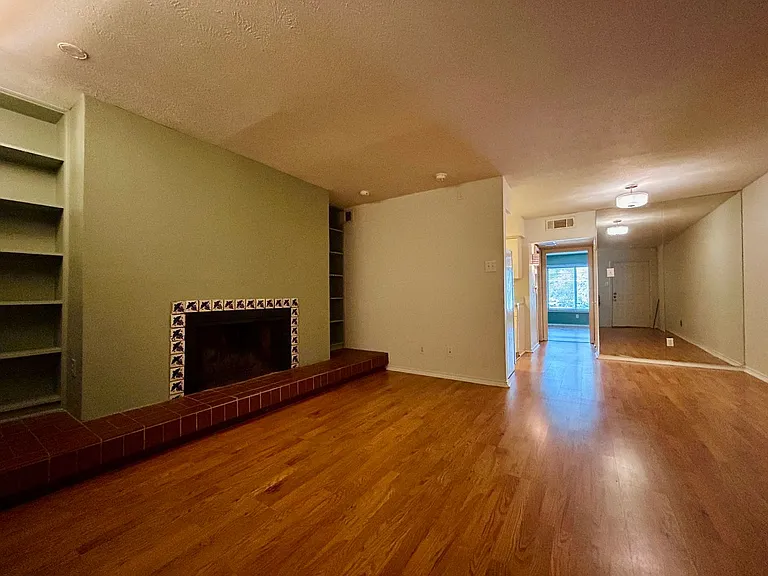 505 W 7th St #207 — Photo 13