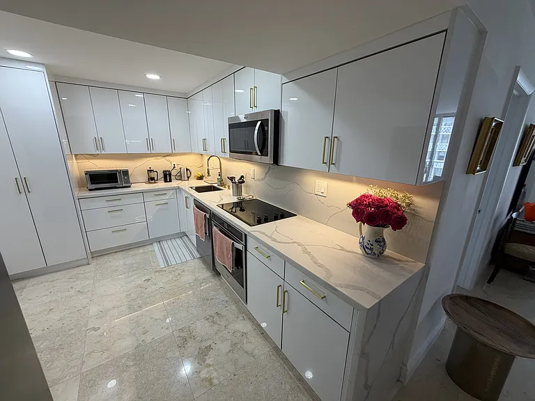 1420 Brickell Bay Dr #1108 — Photo 3