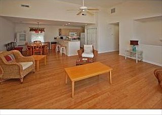 3rd image of 4 W Bayberry Dr