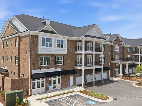 1600 Gathering Park Cir #202, Cary, NC 27519