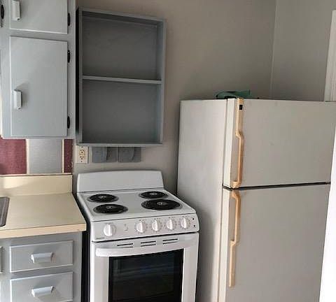 3rd image of 217 W Patterson St