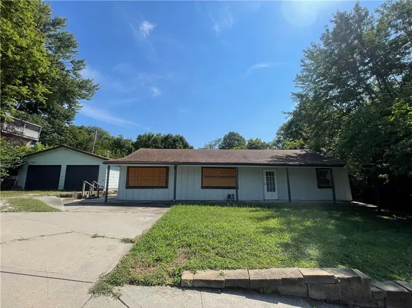 1125 Elizabeth St, Liberty, MO 64068