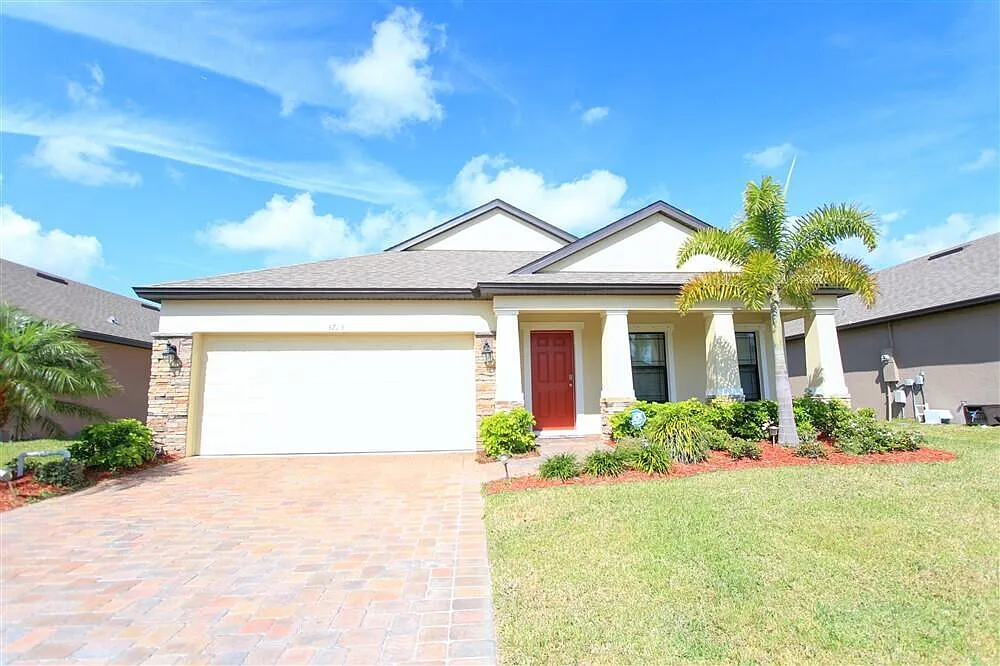3 bed, 2.0 bath, 1790 sqft, $2,400 — Photo 1