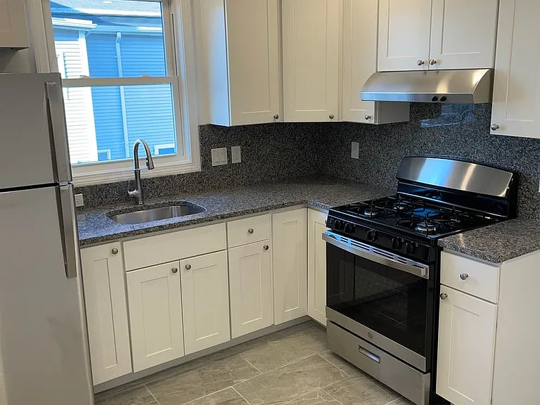 217-219 Washington St #1L — Photo 2