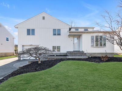 18 Circle Drive, Syosset, NY, 11791