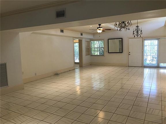 4th image of 2625 N Ocean Blvd