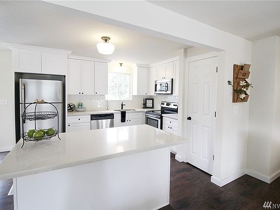 4th image of 2109 150th St E
