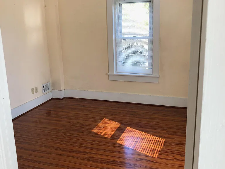 315 Madison Ave — Photo 5
