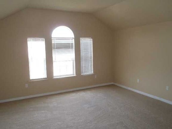 4th image of 3309 Village Green Ct