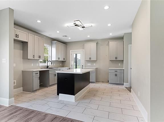 5th image of 1409 Green St