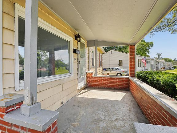 4th image of 381 Carver Pl