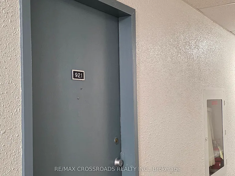 180 Markham Rd #921 — Photo 17