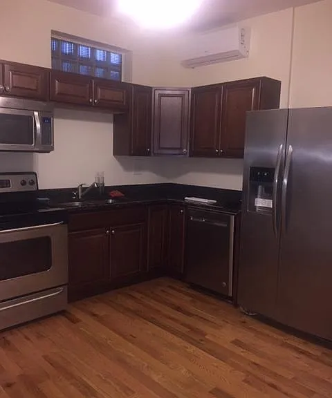 2453 W Walton St #3F — Photo 3