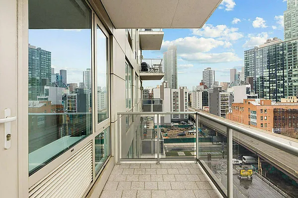 Rented by Compass | media 18