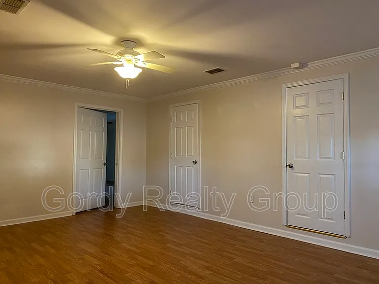 2057 Gay Ave — Photo 8