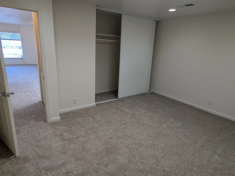 22335 Meekland Ave #UPSTAIRS — Photo 5