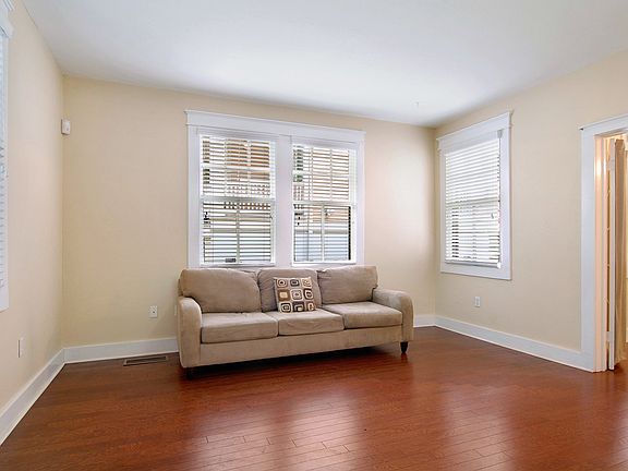 3rd image of 2929 Calhoun St #2929