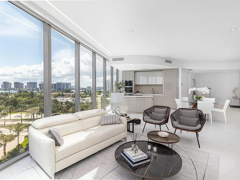 18975 Collins Ave #504 — Photo 3