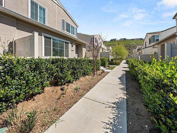 4th image of 35164 Grove Trl