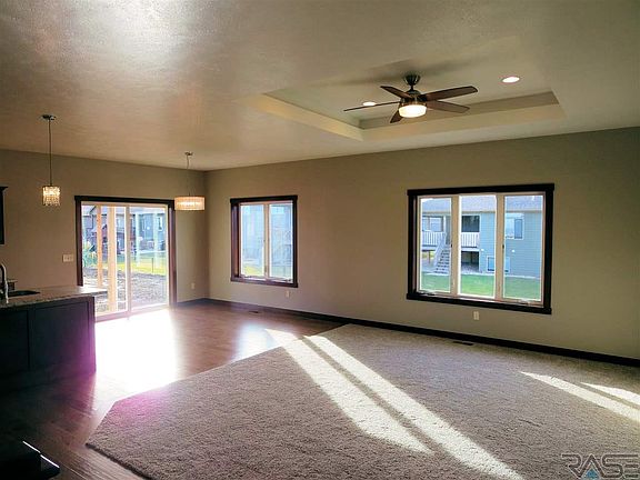 4th image of 5405 S Solono Ave
