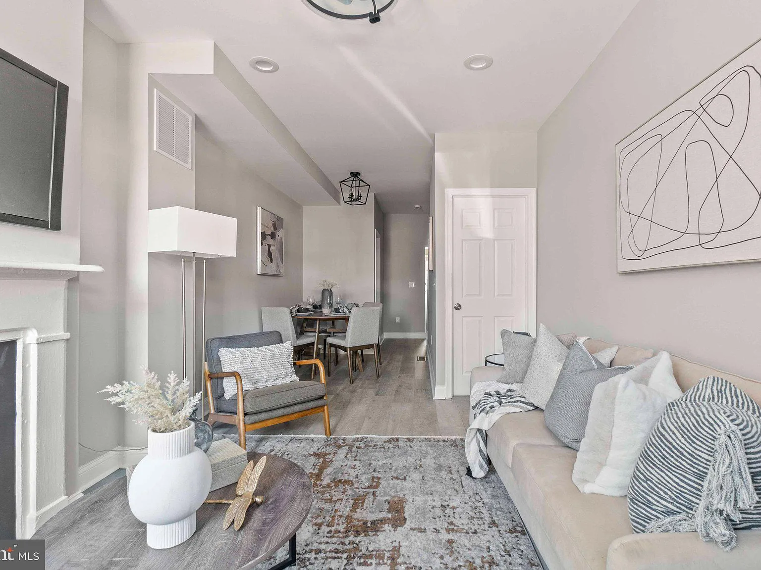 3 bed, 3.5 bath, 2196 sqft, $2,650 — Photo 3