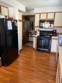 4th image of 2832 W Glenpark Dr