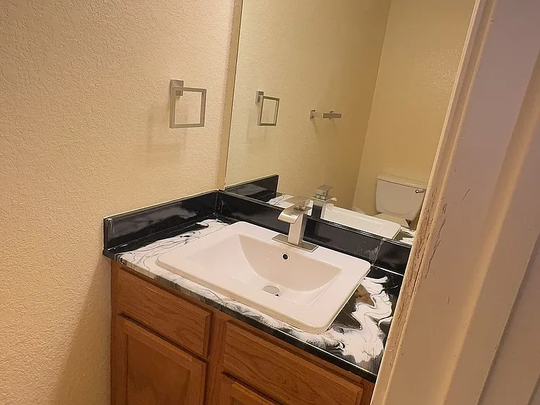 3207 Hereford Ln #B — Photo 8