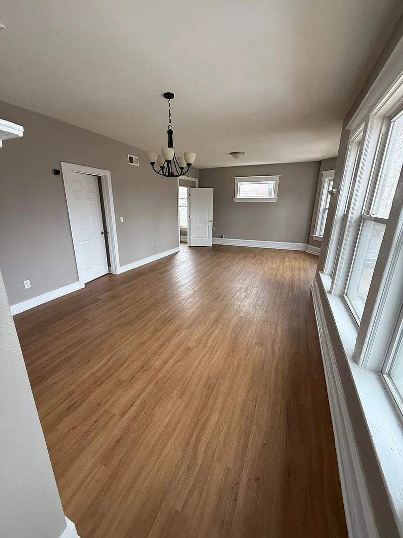 2100 W National Ave — Photo 2