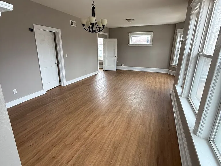 2100 W National Ave — Photo 2