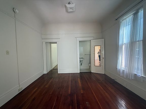 3rd image of 542 Steiner St #1