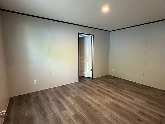 3rd image of 10301 SE 29th St