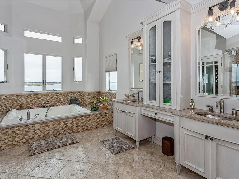 319 Harbor Dr — Photo 20