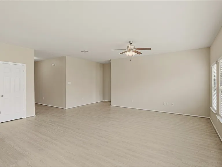 140 Fabarm Ln — Photo 4
