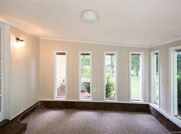 3rd image of 712 Hickory Ct
