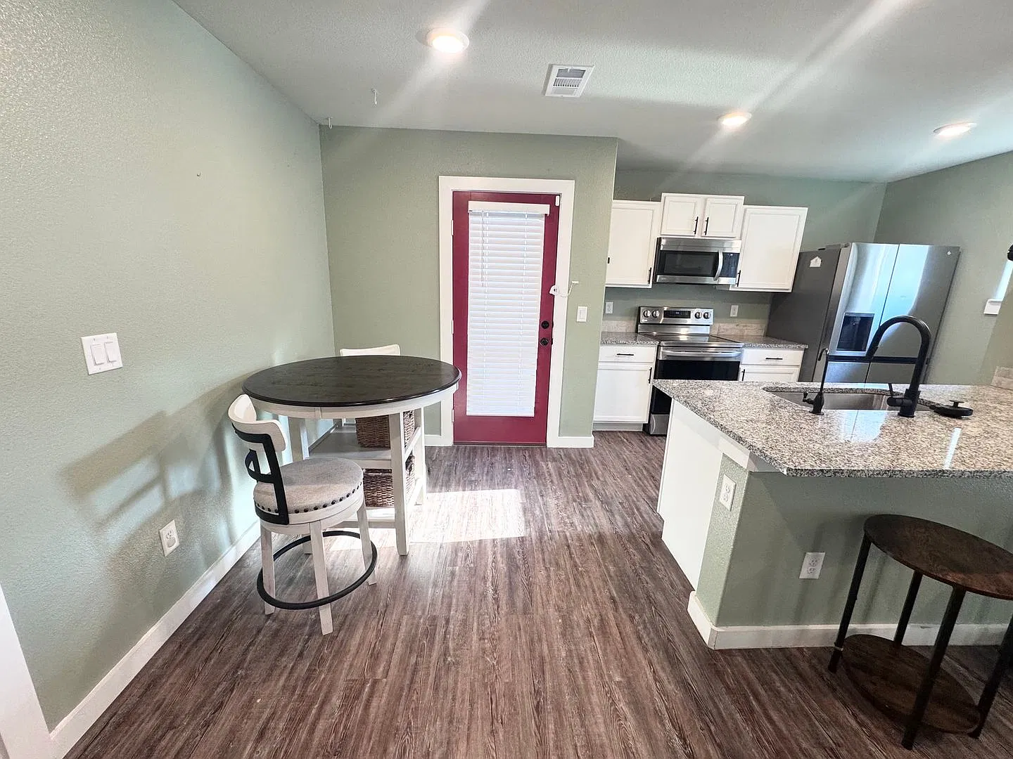 2 Bed 2 Bath House Furnished! — Photo 3