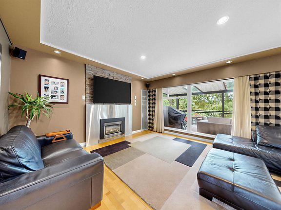 3rd image of 712 Shaw Ave