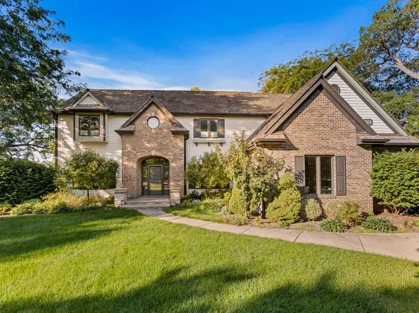 1201 Oak Creek Rd, Mahomet, IL 61853