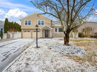 32 Empress Pines Dr, Nesconset, NY 11767