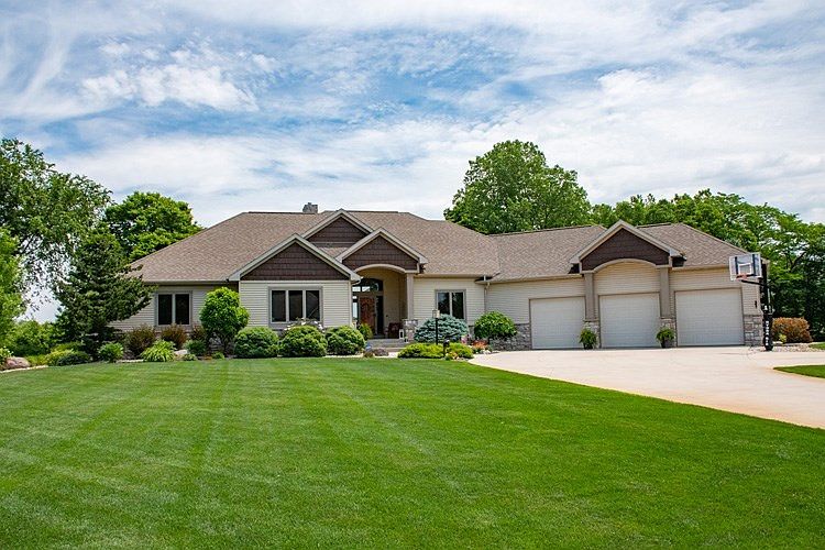 1st image of 60730 Creekstone Dr