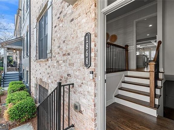 3rd image of 1868 Skyfall Cir