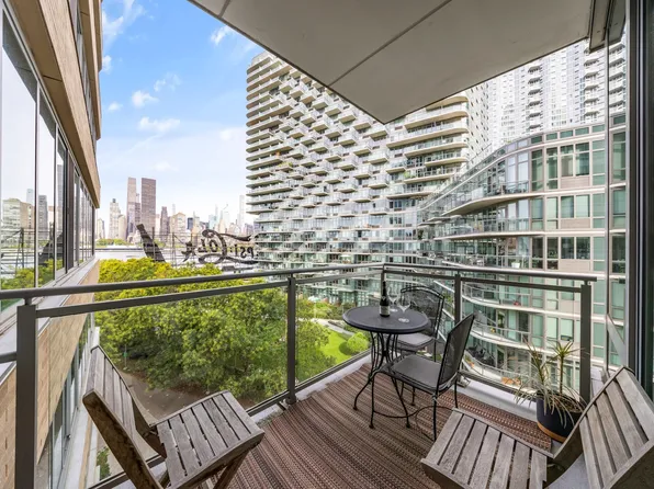 46-30 Center Boulevard image 3 of 31