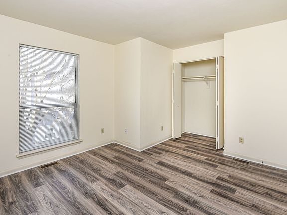 3rd image of 3859 Staffordshire Ln