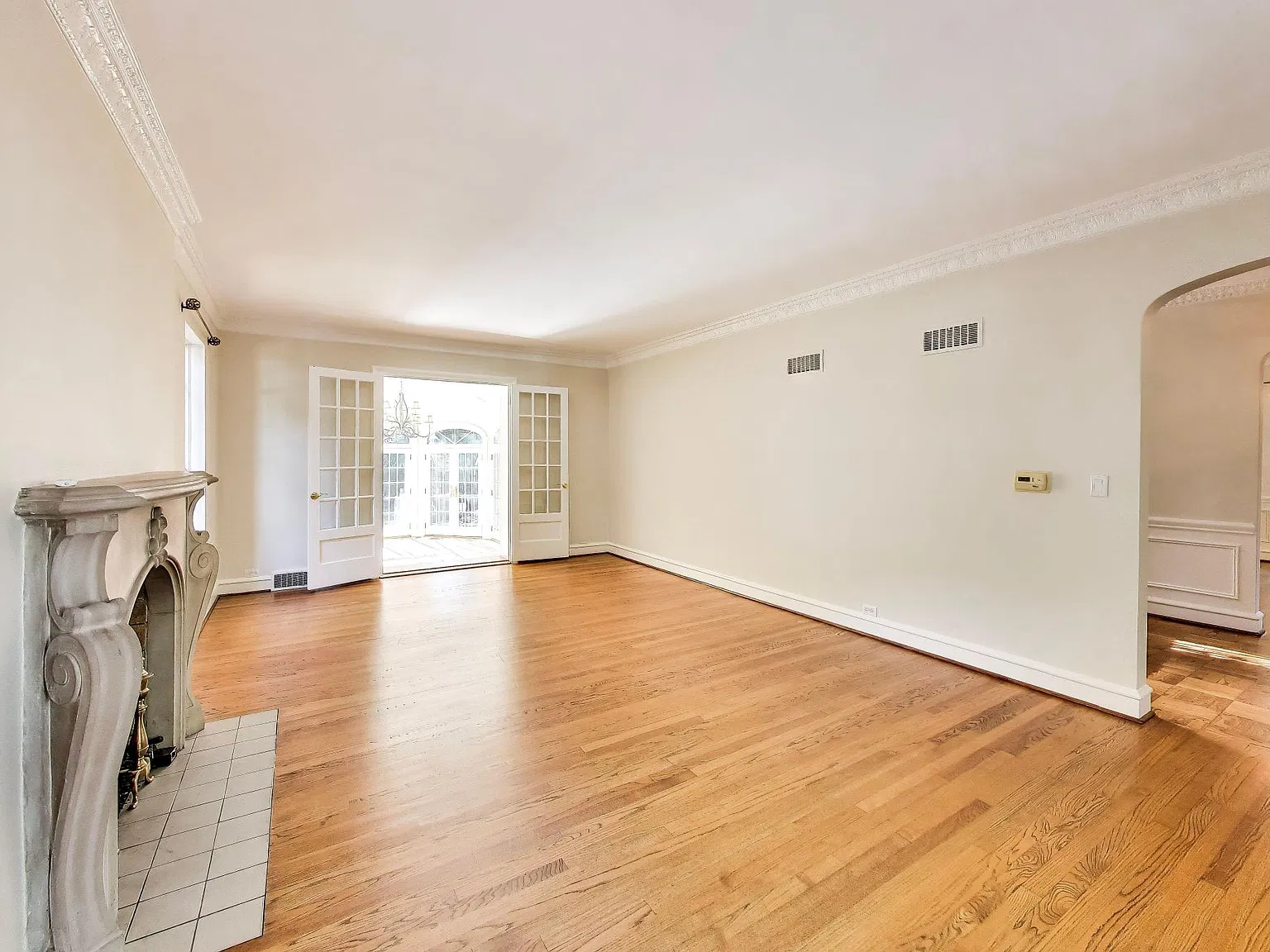 4 bed, 3959 sqft, $7,350 — Photo 4